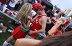 Tailgating kissers